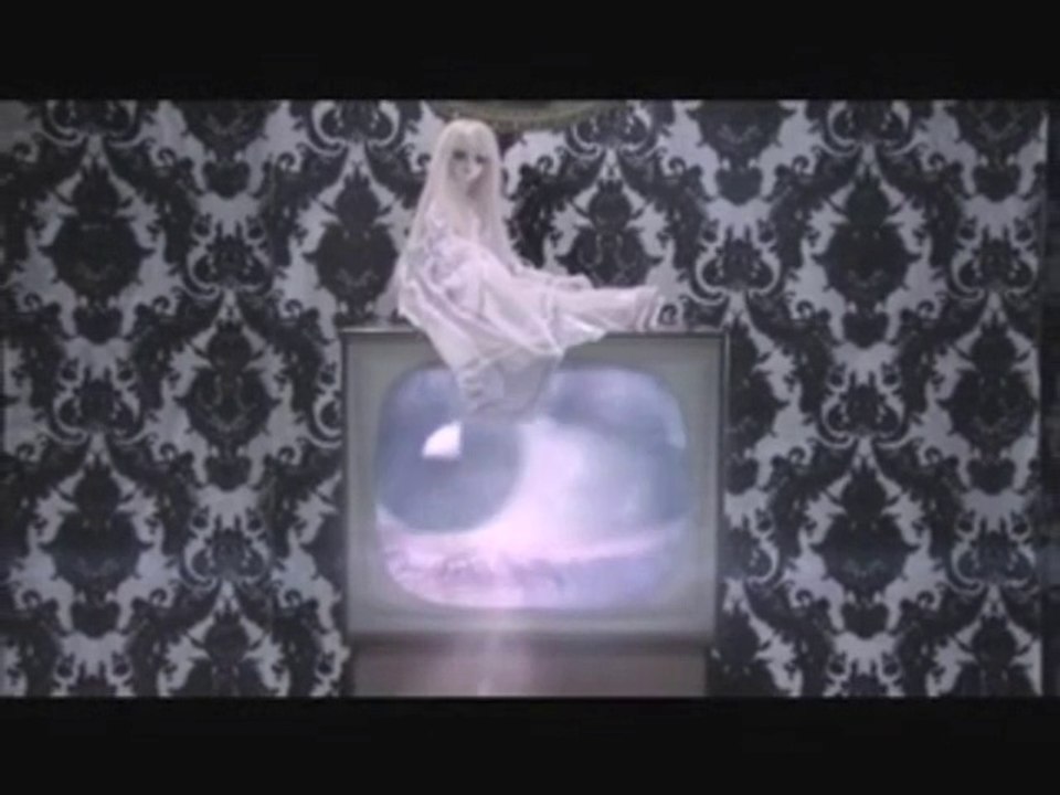 Kerli Walking on Air Clip explicite sur le contrôle mental MK Ultra