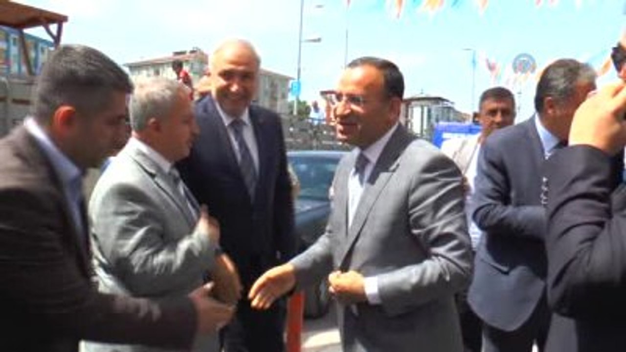 Bozdağ: "Terör Örgütü Mensupları, İnsanları Yüz Yüze de Tehdit Ediyor"