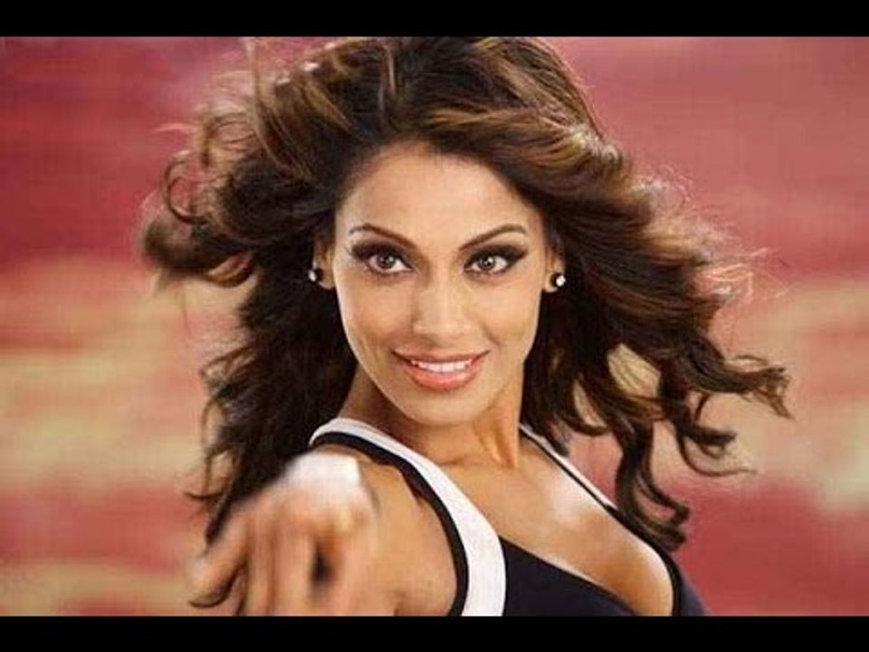 Bipasha Basu Doing Pole Dance