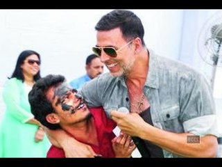 Akshay Kumar promotes 'Gabbar Is Back' through a street play