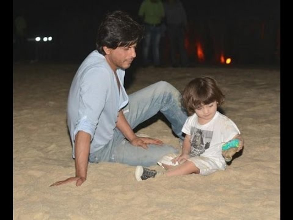 SRK & AbRam Enjoying in Goa Beach