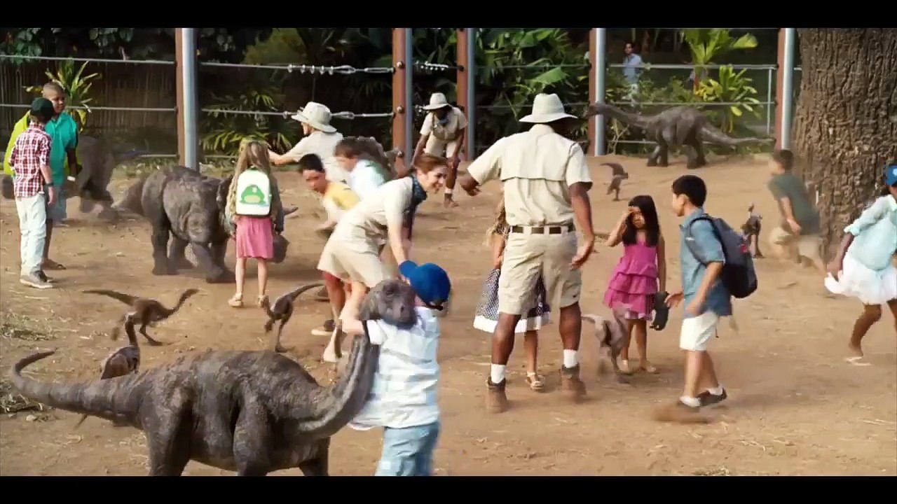 JURASSIC_WORLD_Extended_UK_TV_Spot_16_-_Something_Borrowed_2015_Chris_Pratt_Sci-Fi_Movie_HD(bajaryoutube.com)