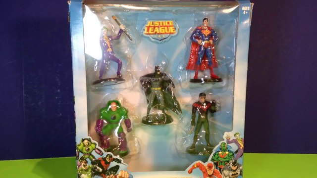 Justice League Collectible Figures Set! 5 Superhero figures including Batman, Joker and Superman!
