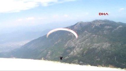 Nevşehir Üzerine Düştüğü Ağaç Paraşütçünün Hayatını Kurtardı