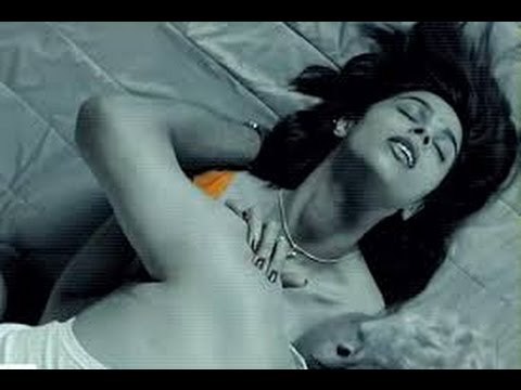 Mallika Sherawat and Om Puri's Bold Scene in Dirty Politics - BT