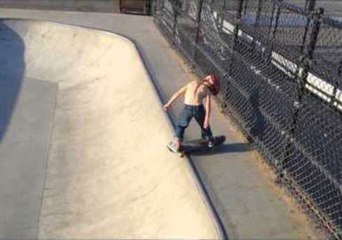 Six Year Old Shows His Skill at the Skatepark