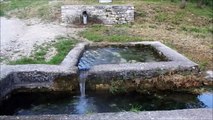 Gualdo Tadino lo scorrere dell'acqua sorgente di capo d'Acqua appennino umbro