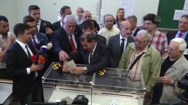 Galatasaray Kulübü'nün Kongresi - Başkan Adayları Oylarını Kullandı