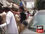 Reham Khan's Protocol Officer Beating A Rickshaw Driver on Road, Exclusive Video