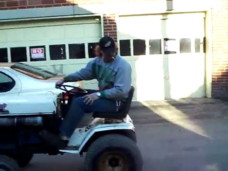 Bolens HT23 -vs- Cub Cadet 1572 Super Garden Tractor Tractor Pull