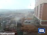 Dunya News- تیز ہوا کی وجہ سے روس میں کرین کو حادثہ ایک شخص ہلاک ... دیکھیں CCTV فوٹیج