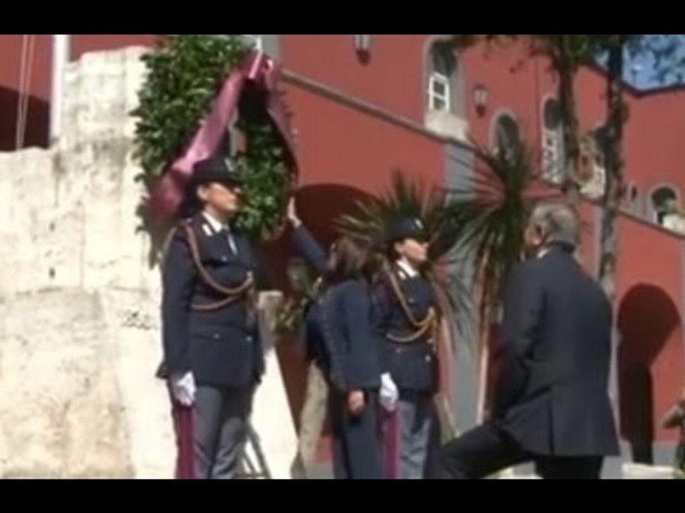 Napoli - 163° anniversario della Polizia, il Questore rende onore ai Caduti (22.05.15)