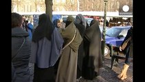 Dutch set to ban full-face veil