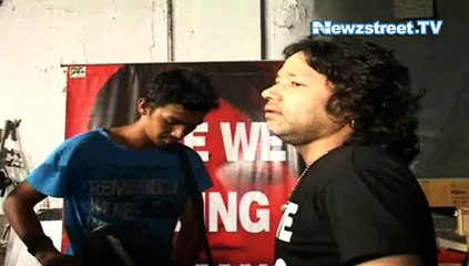 Kailash Kher hospitalised, shares picture on social network