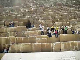 Demonstrating the size of the Great Pyramid of Giza