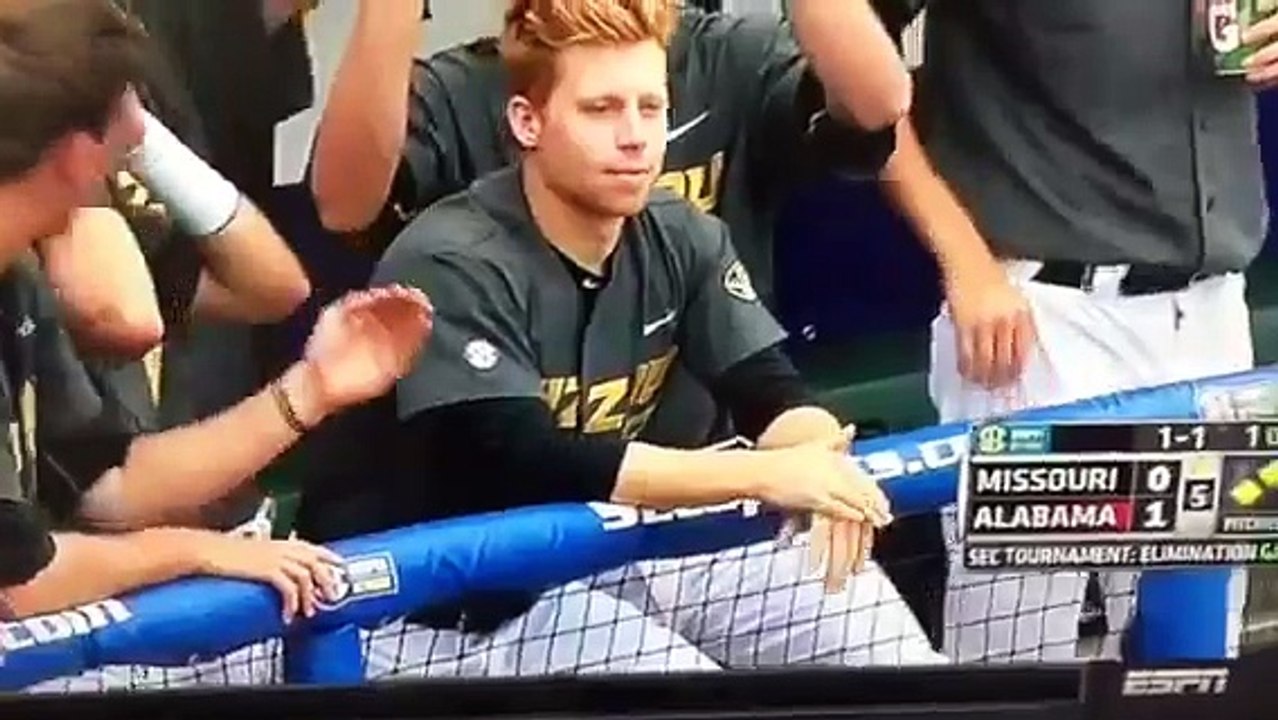 Echauffement de baseball sur la tête d'un joueur...