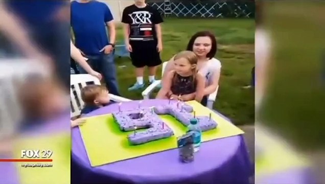 Un avion vide ses toilettes sur un gouter d'anniversaire