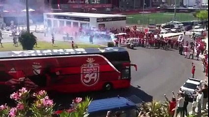 chegada autocarro Benfica à Luz - Bicampeões