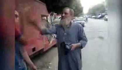 فضيحة - شاهد كيف يعامل مؤيدين السيسي أصحاب اللحي في أرض الكنانة