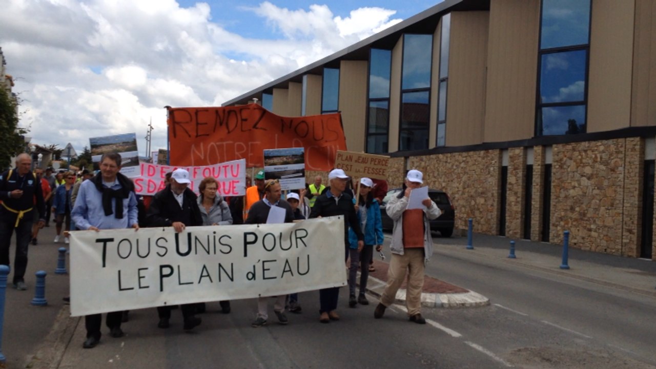 600 manifestants pour le plan d'eau