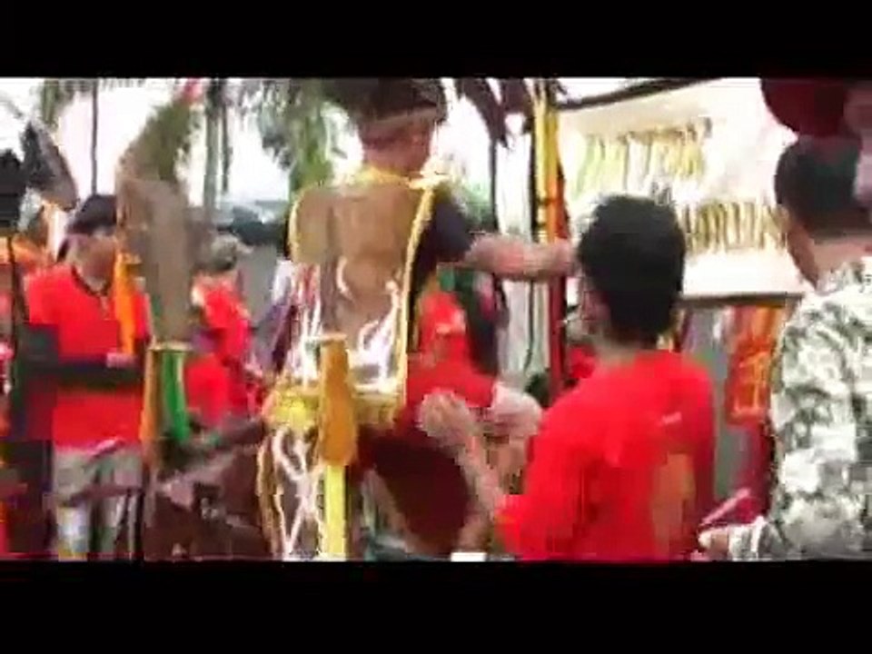 TAPAK KARUHUN - TATUNG SUKU DAYAK