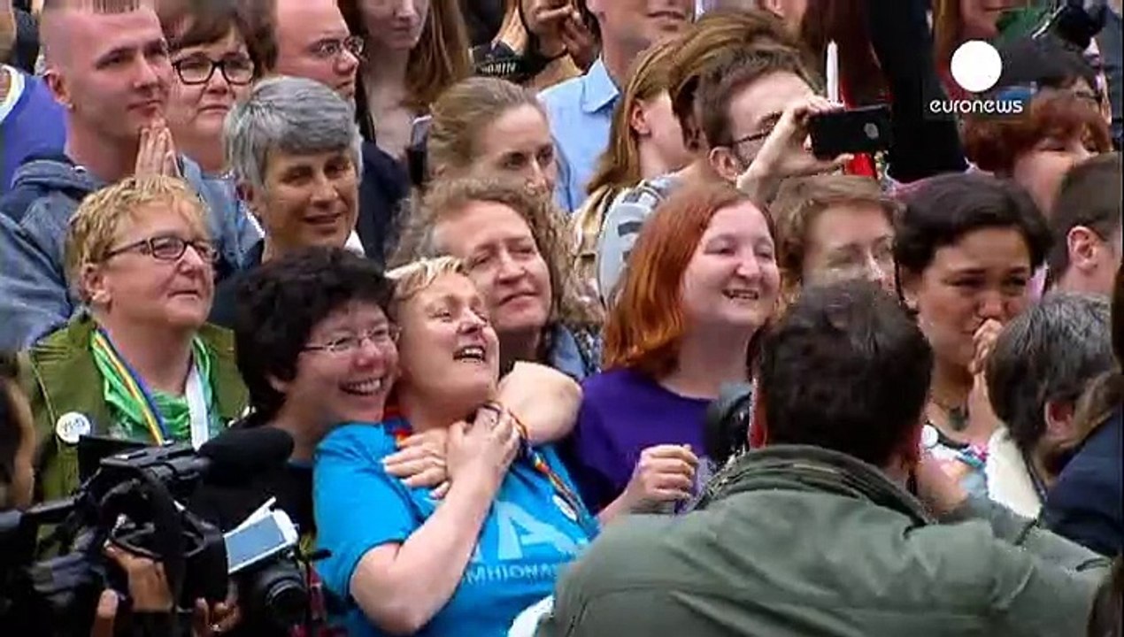 Iren sagen Ja! zu Homo-Ehe