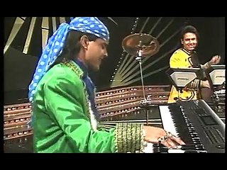 LOS FANTASMAS DEL CARIBE, ELLA ES