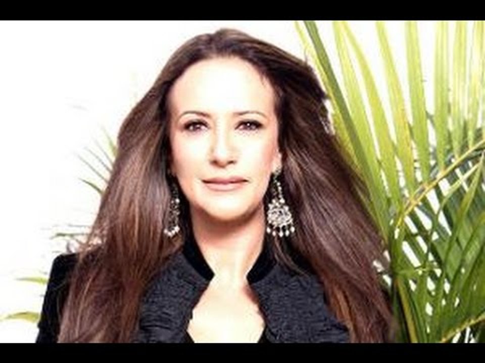 Jackie Shroff's Wife Ayesha Receives Threatening Messages, Files Fresh FIR - BT