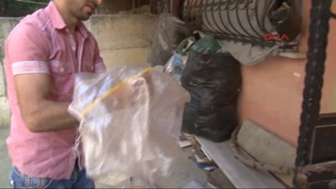 Eve Girmeye Çalışan Yılanı Yakalayarak Doğaya Saldı