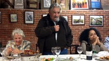 El presidente José Mujica en el quincho de Varela con la delegación que viajó a los Estados Unidos