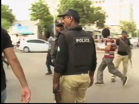 Zulfiqar Mirza's Guards Arrested and betan by SSU Sindh Police in Sindh High Court- Zulfiqar Mirza Ran to Court
