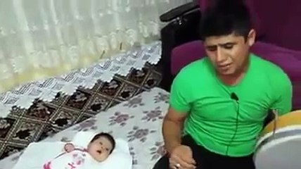 genç Mükemmel Sesle  İlahi Okuyor