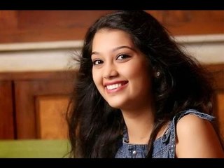 Digangana's Fan Gifts Her Gold Ring - BT