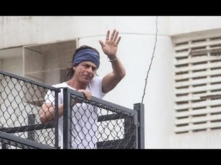 Shah Rukh Khan Greets His Fans On Eid - BT