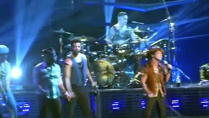 Bruno Mars (Live) - If I Knew - Funny Banter "damn" -(Who has more game?)