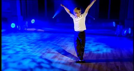 The cast of Billy Elliot perform Electricity