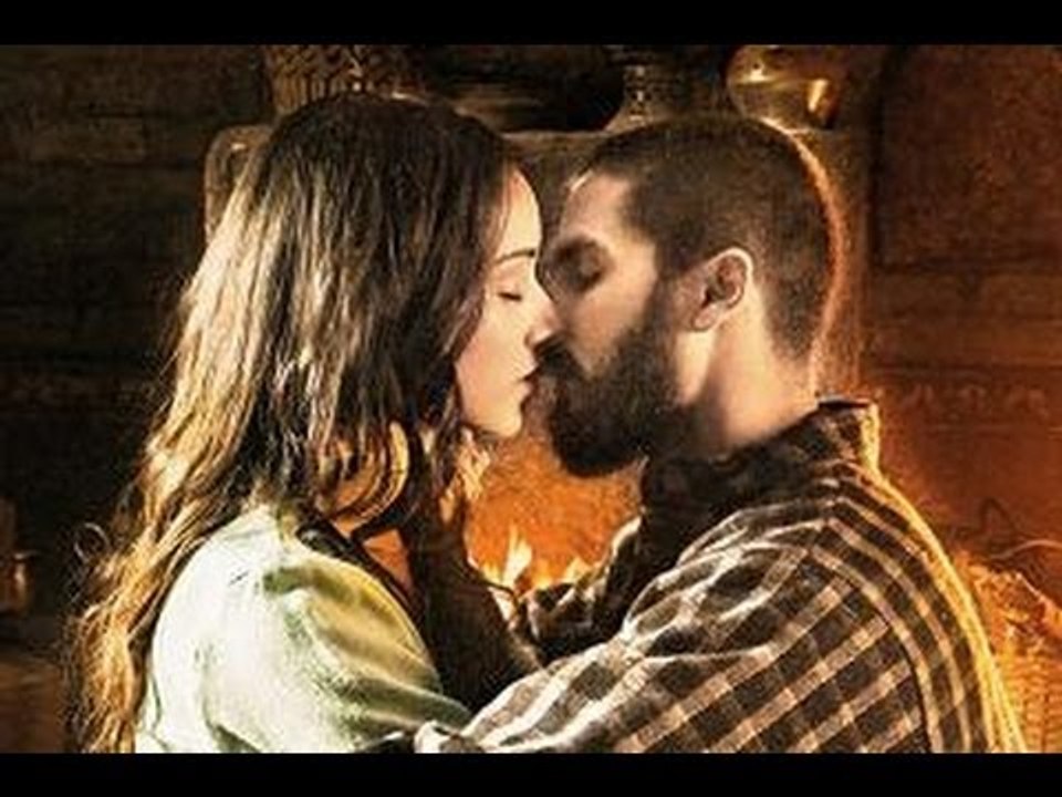 Exclusive: Shraddha-Shahid Kapoor's First Look In Haider - BT