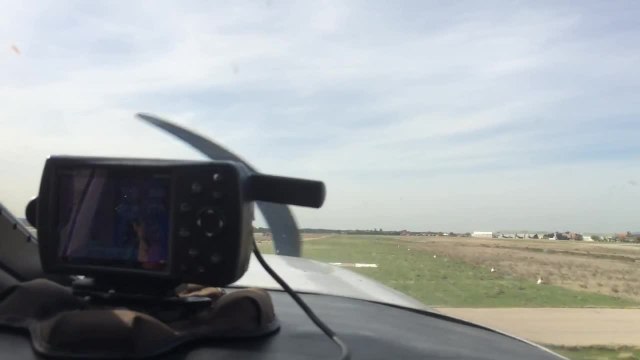 Un homme de 60 ans fait poser son avion alors que son train d'atterrissage est bloqué