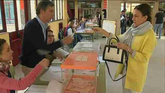 Los electores más madrugadores ya han votado