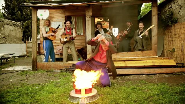 LA CARAVANE PASSE - T'AS LA TOUCHE MANOUCHE Feat. Sanseverino & Stochelo Rosenberg