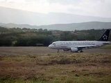 Airbus A319 Star Alliance rodando en Cucuta