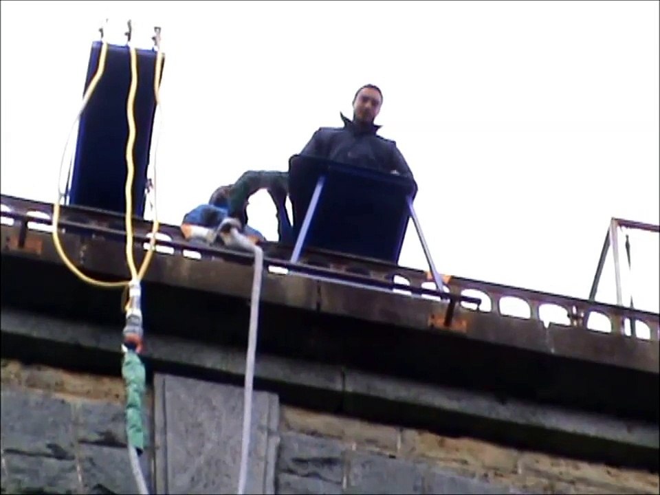 Saut à l'élastique au viaduc du Coquilleau