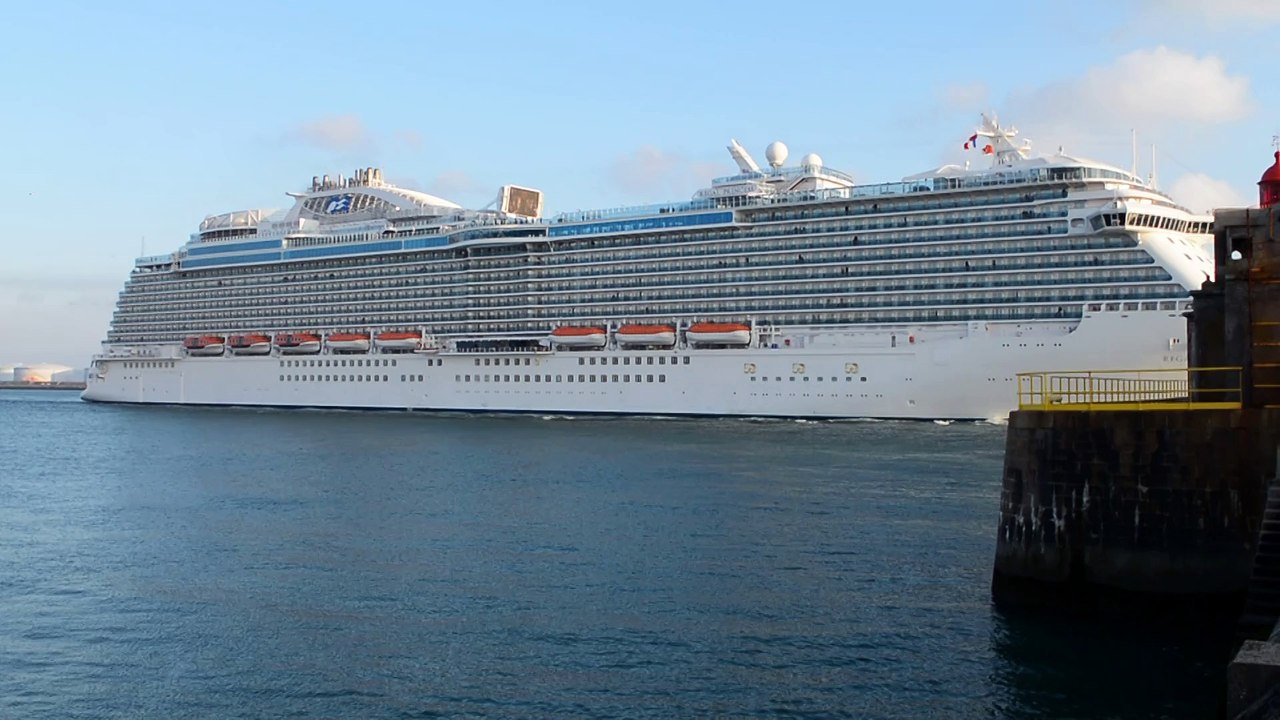 Appareillage du paquebot Regal Princess