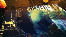 Abstract Fluid Painting, Abstrakte Malerei, Acrylmalerei mit Blau und Weiss