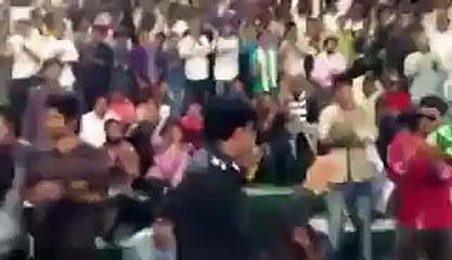 How Audience Giving Respect To Police During Cricket Match In Qazafi Stadium