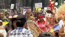 Χιλιάδες διαδηλωτές σε όλο τον κόσμο κατά του γενετικά τροποποιημένου καλαμποκιού