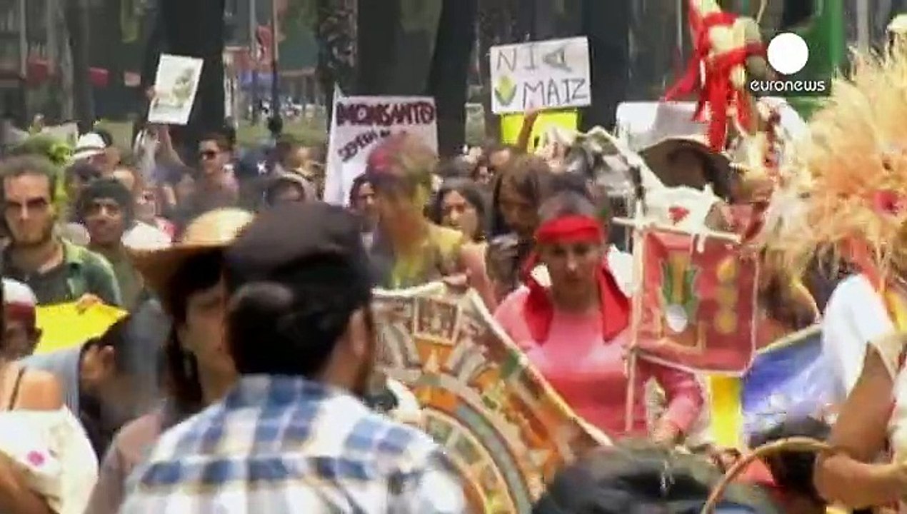 Χιλιάδες διαδηλωτές σε όλο τον κόσμο κατά του γ...