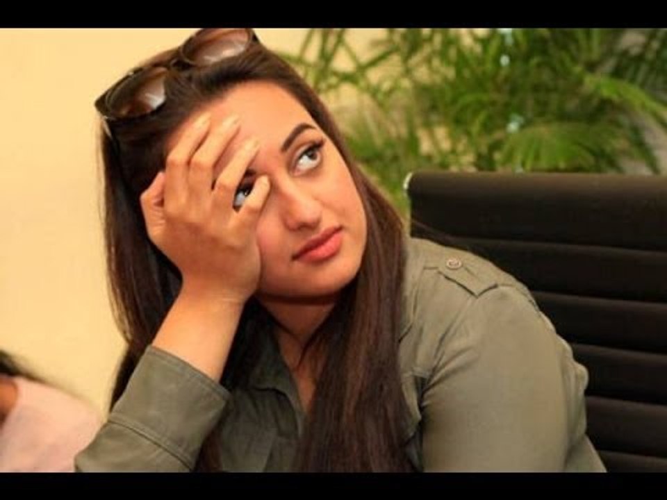 Actresses Who Should Never Wear Bikini - BT