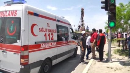 Minibüsle Otomobil Çarpıştı: 18 Yaralı
