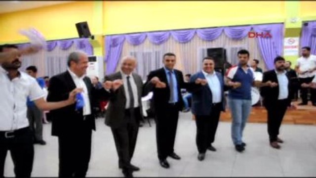Gaziantep Ak Partili Tayyar, Kardeşinin Düğününde Halay Çekti